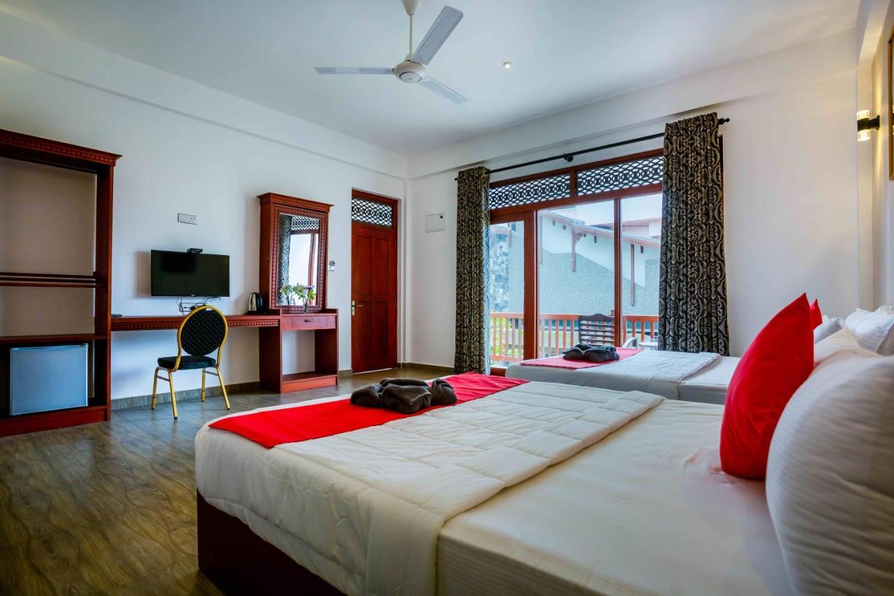 Polhana Grand Resort Matara Exterior foto